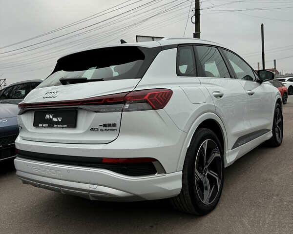 Белый Ауди Q4 e-tron, объемом двигателя 0 л и пробегом 6 тыс. км за 28500 $, фото 23 на Automoto.ua
