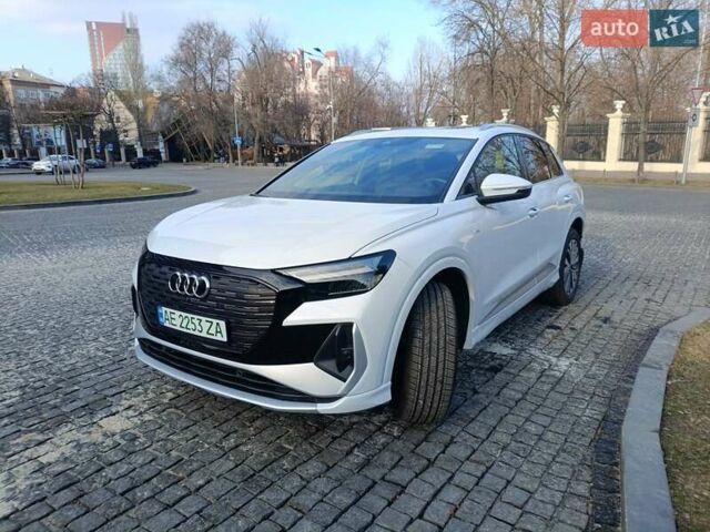 Белый Ауди Q4 e-tron, объемом двигателя 0 л и пробегом 1 тыс. км за 39999 $, фото 2 на Automoto.ua