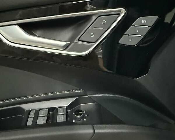 Белый Ауди Q4 e-tron, объемом двигателя 0 л и пробегом 20 тыс. км за 31200 $, фото 12 на Automoto.ua