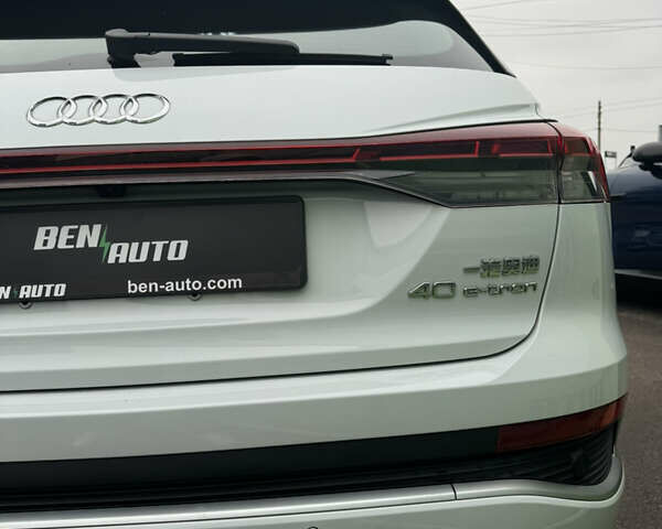 Білий Ауді Q4 e-tron, об'ємом двигуна 0 л та пробігом 25 тис. км за 28000 $, фото 11 на Automoto.ua