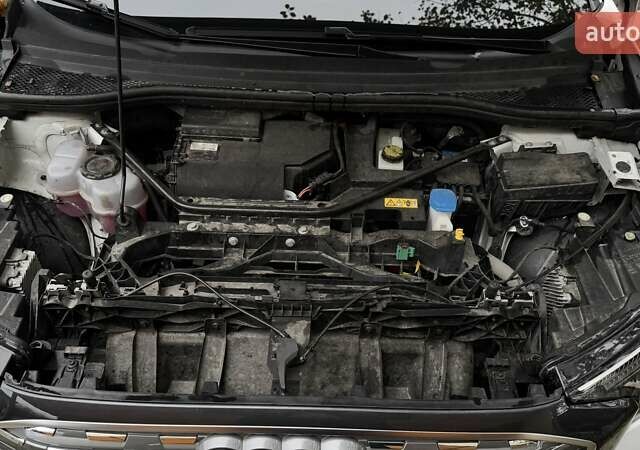 Білий Ауді Q4 e-tron, об'ємом двигуна 0 л та пробігом 16 тис. км за 31950 $, фото 59 на Automoto.ua