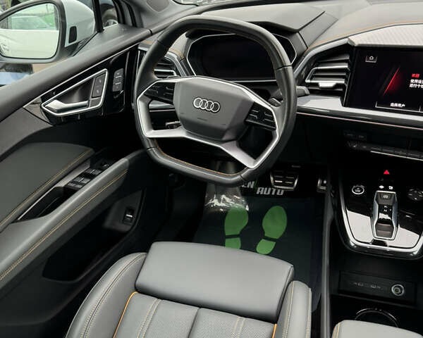 Білий Ауді Q4 e-tron, об'ємом двигуна 0 л та пробігом 25 тис. км за 28000 $, фото 31 на Automoto.ua