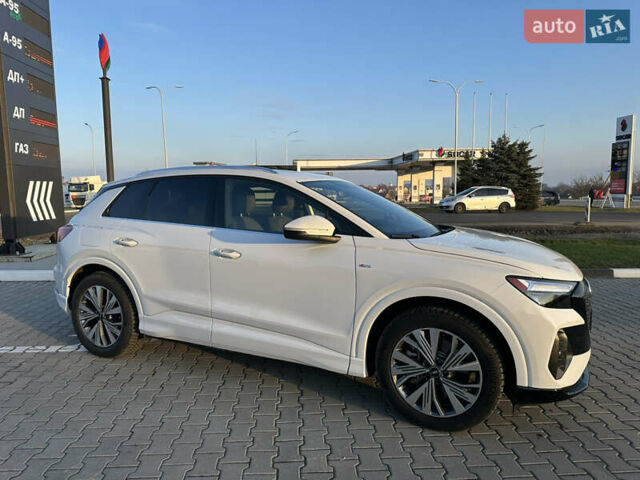 Белый Ауди Q4 e-tron, объемом двигателя 0 л и пробегом 43 тыс. км за 26950 $, фото 4 на Automoto.ua