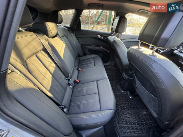 Белый Ауди Q4 e-tron, объемом двигателя 0 л и пробегом 45 тыс. км за 29999 $, фото 32 на Automoto.ua