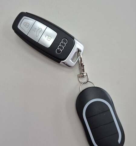 Белый Ауди Q4 e-tron, объемом двигателя 0 л и пробегом 4 тыс. км за 33500 $, фото 31 на Automoto.ua
