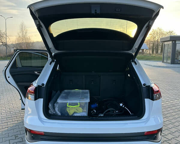 Белый Ауди Q4 e-tron, объемом двигателя 0 л и пробегом 43 тыс. км за 26950 $, фото 23 на Automoto.ua