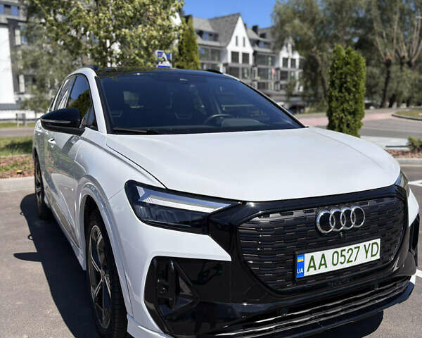 Белый Ауди Q4 e-tron, объемом двигателя 0 л и пробегом 20 тыс. км за 29700 $, фото 11 на Automoto.ua
