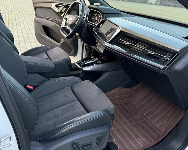 Белый Ауди Q4 e-tron, объемом двигателя 0 л и пробегом 65 тыс. км за 28500 $, фото 17 на Automoto.ua