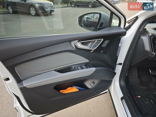 Белый Ауди Q4 e-tron, объемом двигателя 0 л и пробегом 20 тыс. км за 28700 $, фото 14 на Automoto.ua