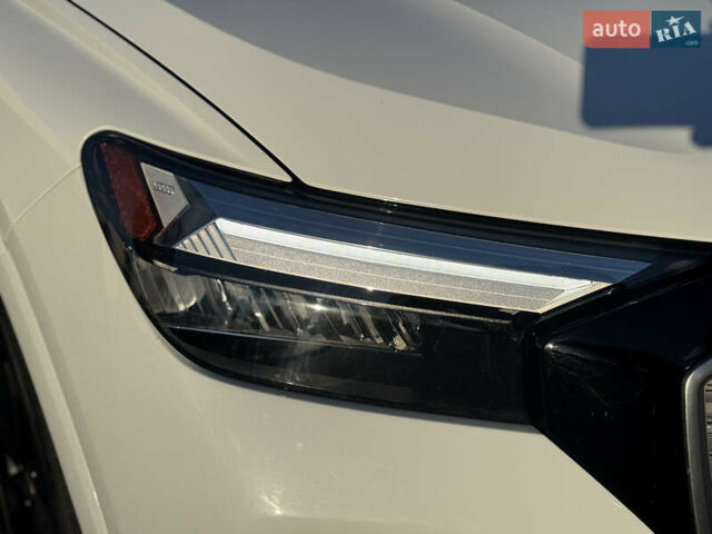 Белый Ауди Q4 e-tron, объемом двигателя 0 л и пробегом 45 тыс. км за 29999 $, фото 1 на Automoto.ua