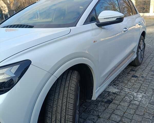 Білий Ауді Q4 e-tron, об'ємом двигуна 0 л та пробігом 1 тис. км за 39999 $, фото 10 на Automoto.ua