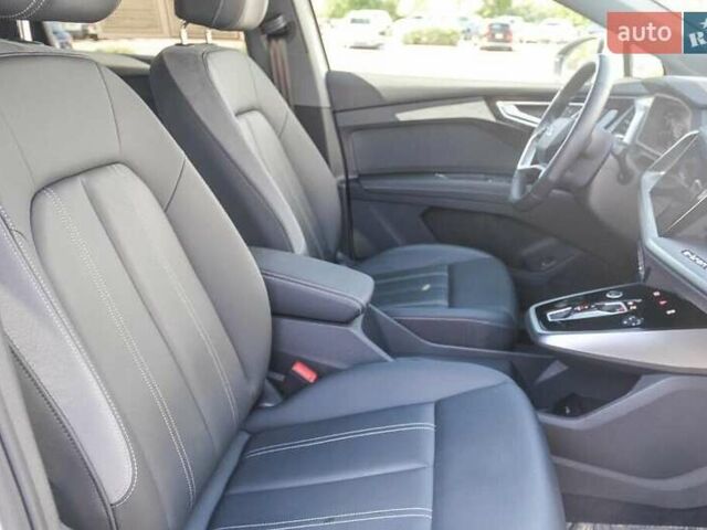 Белый Ауди Q4 e-tron, объемом двигателя 0 л и пробегом 29 тыс. км за 17700 $, фото 13 на Automoto.ua