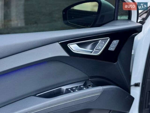 Белый Ауди Q4 e-tron, объемом двигателя 0 л и пробегом 22 тыс. км за 35000 $, фото 4 на Automoto.ua