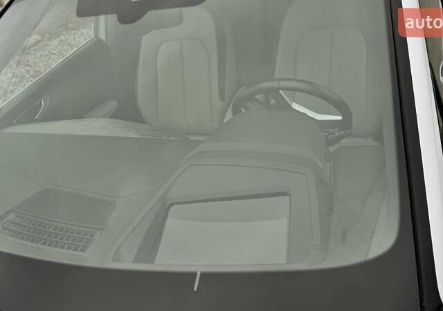Білий Ауді Q4 e-tron, об'ємом двигуна 0 л та пробігом 16 тис. км за 31950 $, фото 16 на Automoto.ua