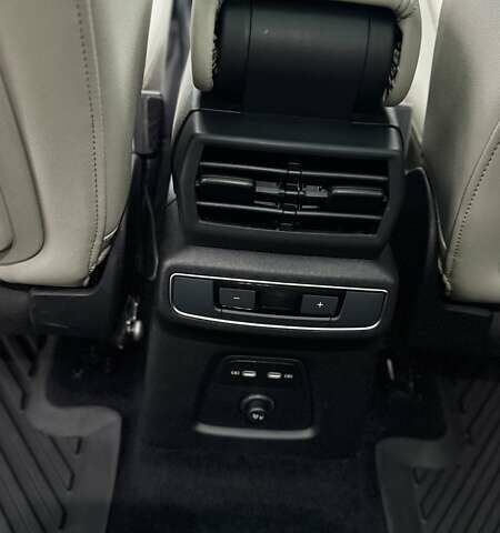 Білий Ауді Q4 e-tron, об'ємом двигуна 0 л та пробігом 16 тис. км за 31950 $, фото 27 на Automoto.ua