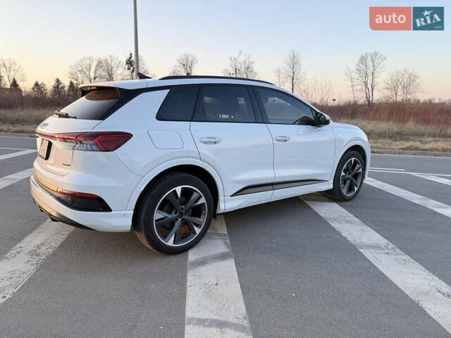 Белый Ауди Q4 e-tron, объемом двигателя 0 л и пробегом 23 тыс. км за 35400 $, фото 7 на Automoto.ua