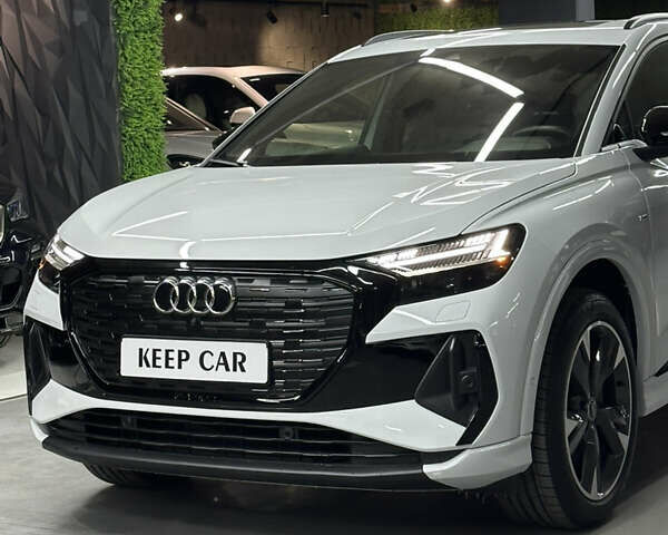 Белый Ауди Q4 e-tron, объемом двигателя 0 л и пробегом 11 тыс. км за 30900 $, фото 9 на Automoto.ua