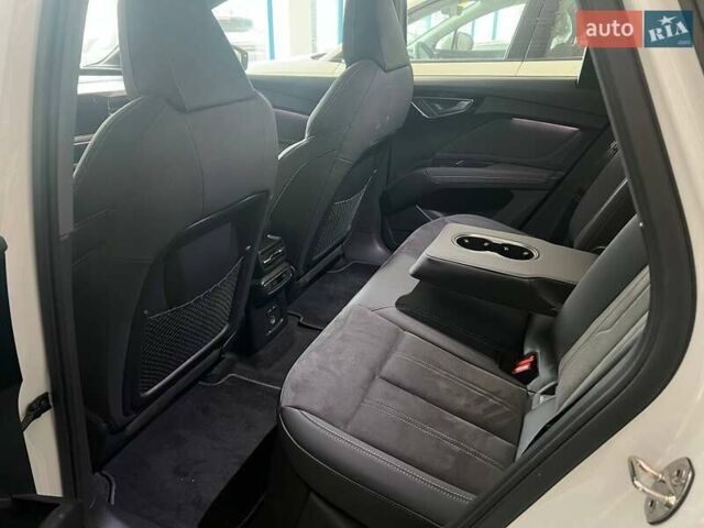 Білий Ауді Q4 e-tron, об'ємом двигуна 0 л та пробігом 20 тис. км за 31000 $, фото 8 на Automoto.ua