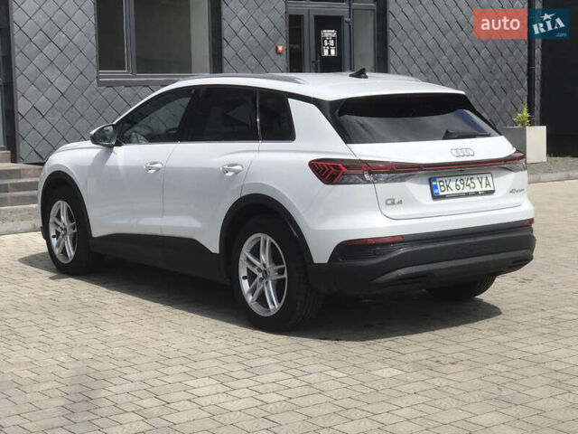 Белый Ауди Q4 e-tron, объемом двигателя 0 л и пробегом 55 тыс. км за 27600 $, фото 8 на Automoto.ua