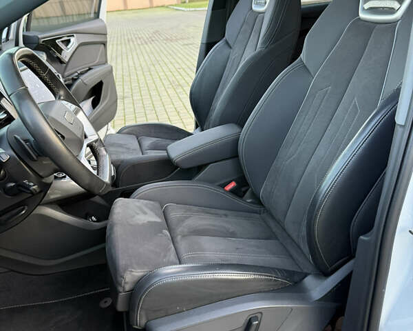 Белый Ауди Q4 e-tron, объемом двигателя 0 л и пробегом 65 тыс. км за 28500 $, фото 21 на Automoto.ua