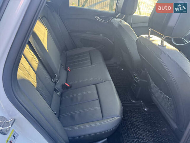 Белый Ауди Q4 e-tron, объемом двигателя 0 л и пробегом 45 тыс. км за 29999 $, фото 31 на Automoto.ua