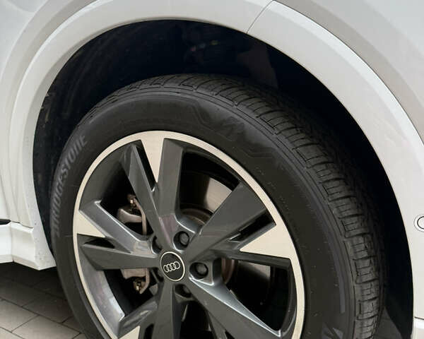 Белый Ауди Q4 e-tron, объемом двигателя 0 л и пробегом 35 тыс. км за 33500 $, фото 16 на Automoto.ua