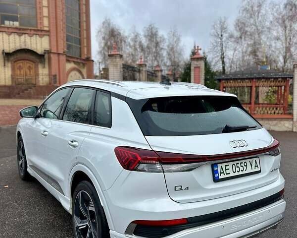 Білий Ауді Q4 e-tron, об'ємом двигуна 0 л та пробігом 14 тис. км за 28900 $, фото 8 на Automoto.ua