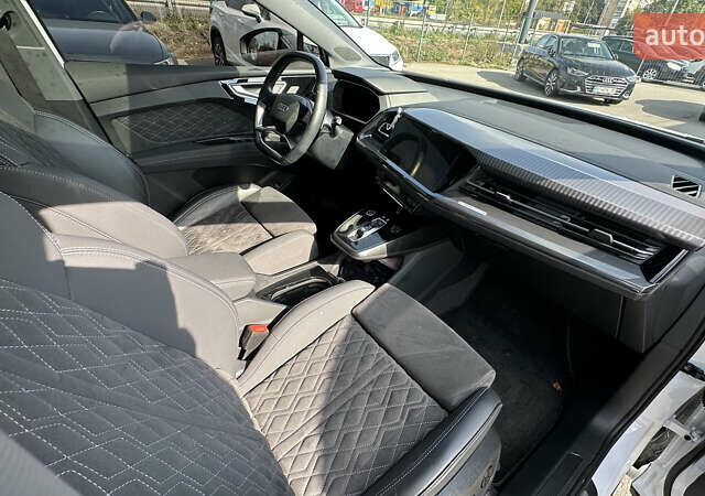 Білий Ауді Q4 e-tron, об'ємом двигуна 0 л та пробігом 13 тис. км за 38500 $, фото 10 на Automoto.ua