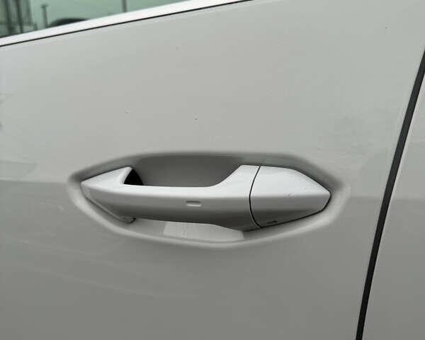 Белый Ауди Q4 e-tron, объемом двигателя 0 л и пробегом 6 тыс. км за 28500 $, фото 15 на Automoto.ua