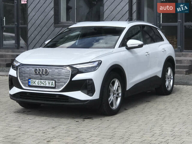 Белый Ауди Q4 e-tron, объемом двигателя 0 л и пробегом 55 тыс. км за 27600 $, фото 4 на Automoto.ua
