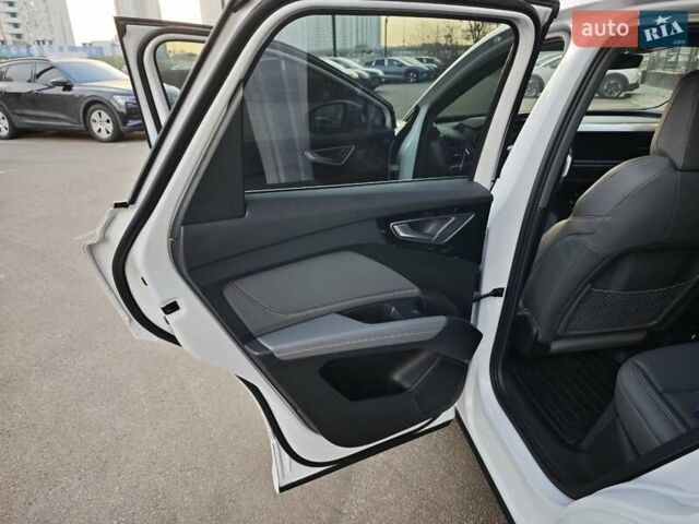 Белый Ауди Q4 e-tron, объемом двигателя 0 л и пробегом 20 тыс. км за 28700 $, фото 13 на Automoto.ua