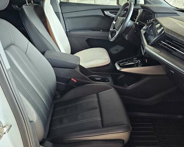 Білий Ауді Q4 e-tron, об'ємом двигуна 0 л та пробігом 8 тис. км за 29500 $, фото 20 на Automoto.ua
