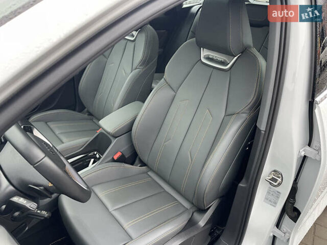 Белый Ауди Q4 e-tron, объемом двигателя 0 л и пробегом 16 тыс. км за 29500 $, фото 8 на Automoto.ua