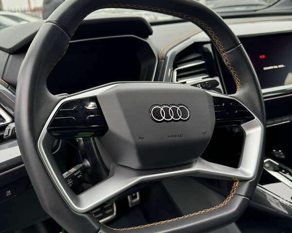 Білий Ауді Q4 e-tron, об'ємом двигуна 0 л та пробігом 25 тис. км за 28000 $, фото 22 на Automoto.ua