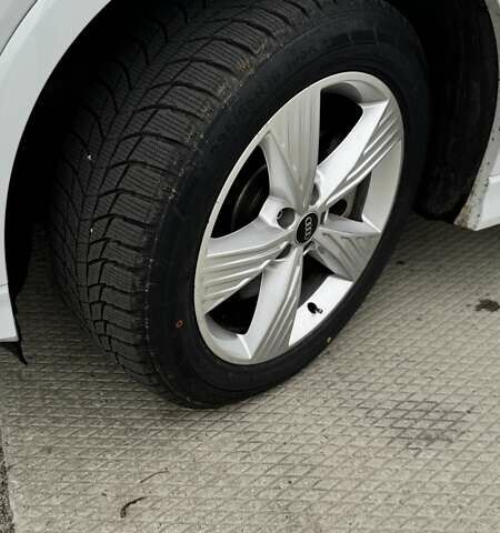 Білий Ауді Q4 e-tron, об'ємом двигуна 0 л та пробігом 16 тис. км за 31950 $, фото 21 на Automoto.ua