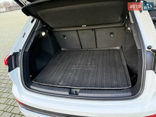 Белый Ауди Q4 e-tron, объемом двигателя 0 л и пробегом 65 тыс. км за 28500 $, фото 36 на Automoto.ua