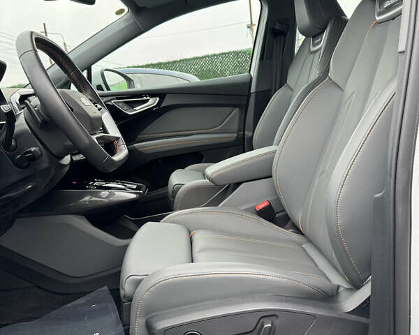 Белый Ауди Q4 e-tron, объемом двигателя 0 л и пробегом 6 тыс. км за 28500 $, фото 18 на Automoto.ua