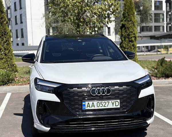 Белый Ауди Q4 e-tron, объемом двигателя 0 л и пробегом 20 тыс. км за 29700 $, фото 2 на Automoto.ua
