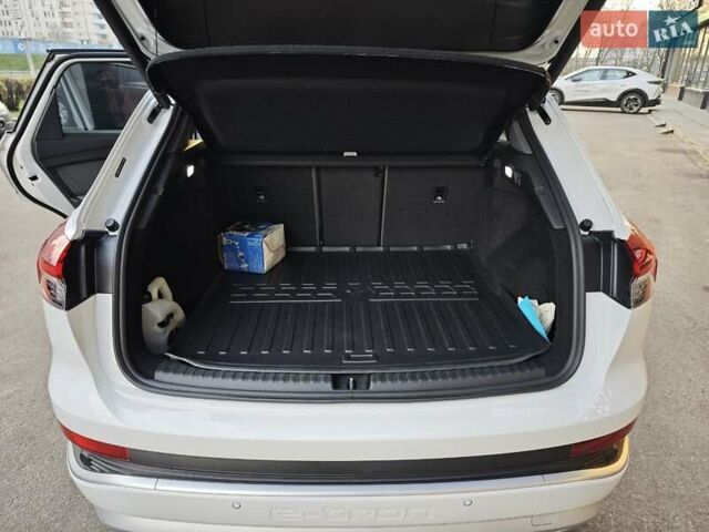 Белый Ауди Q4 e-tron, объемом двигателя 0 л и пробегом 20 тыс. км за 28700 $, фото 11 на Automoto.ua