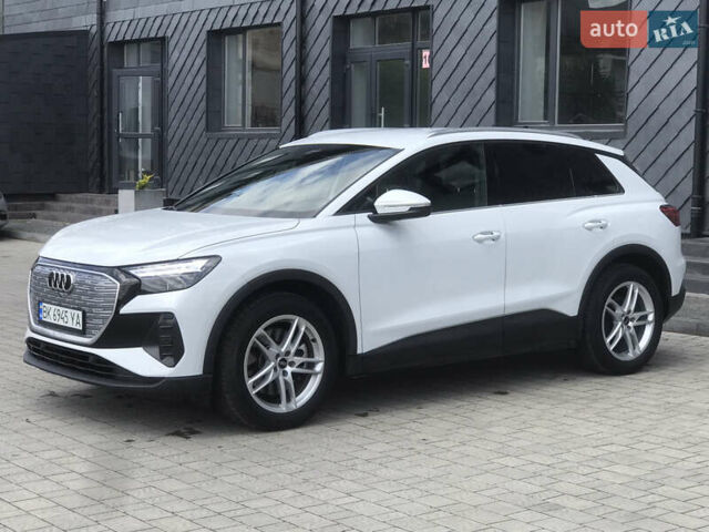 Белый Ауди Q4 e-tron, объемом двигателя 0 л и пробегом 55 тыс. км за 27600 $, фото 6 на Automoto.ua