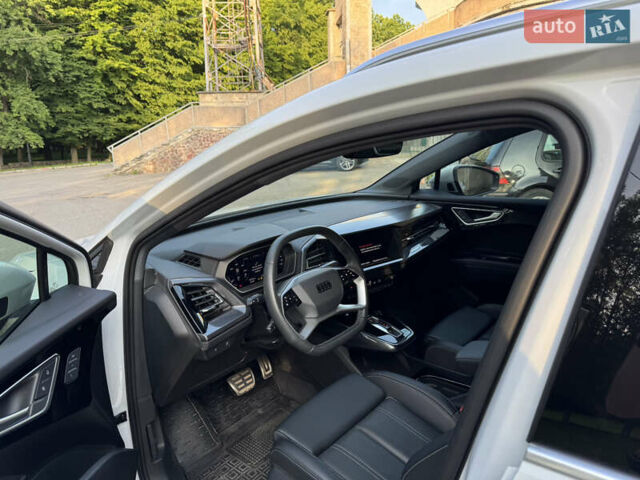 Белый Ауди Q4 e-tron, объемом двигателя 0 л и пробегом 22 тыс. км за 29500 $, фото 14 на Automoto.ua