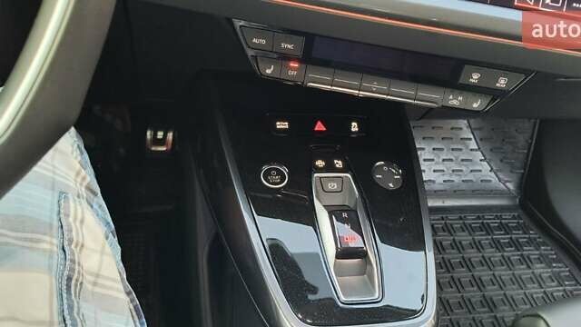 Белый Ауди Q4 e-tron, объемом двигателя 0 л и пробегом 2 тыс. км за 30000 $, фото 3 на Automoto.ua