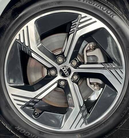 Ауді Q4 e-tron 2024 у Дніпро (Дніпропетровську) на Automoto.ua Білий Ауді Q4 e-tron, об'ємом двигуна 0 л та пробігом 3 тис. км за 30500 $, фото 9 на Automoto.ua