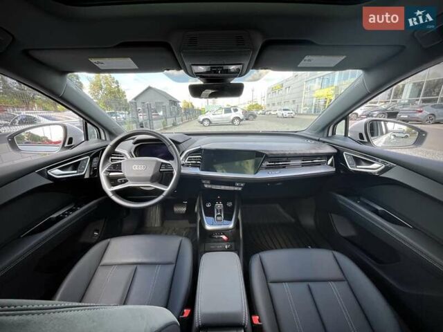 Белый Ауди Q4 e-tron, объемом двигателя 0 л и пробегом 2 тыс. км за 36799 $, фото 26 на Automoto.ua