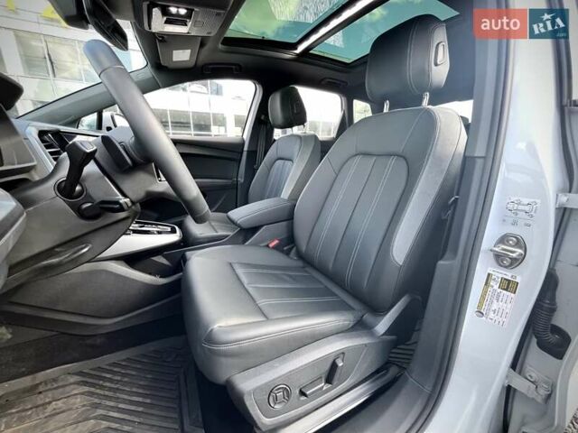 Белый Ауди Q4 e-tron, объемом двигателя 0 л и пробегом 2 тыс. км за 36799 $, фото 21 на Automoto.ua