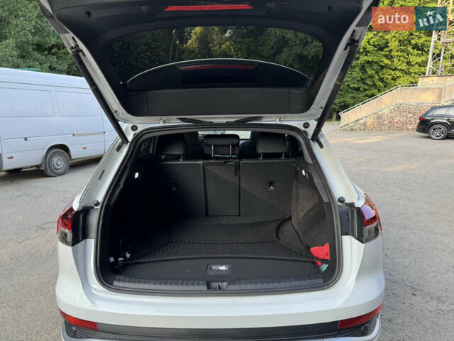 Белый Ауди Q4 e-tron, объемом двигателя 0 л и пробегом 22 тыс. км за 29500 $, фото 22 на Automoto.ua