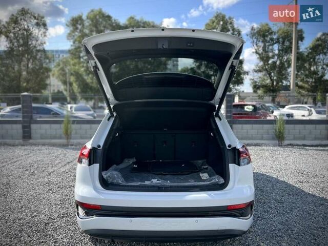 Белый Ауди Q4 e-tron, объемом двигателя 0 л и пробегом 2 тыс. км за 36799 $, фото 12 на Automoto.ua