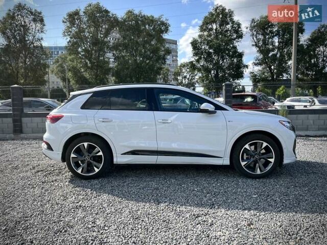 Белый Ауди Q4 e-tron, объемом двигателя 0 л и пробегом 2 тыс. км за 36799 $, фото 18 на Automoto.ua