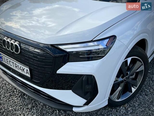 Белый Ауди Q4 e-tron, объемом двигателя 0 л и пробегом 2 тыс. км за 36799 $, фото 3 на Automoto.ua