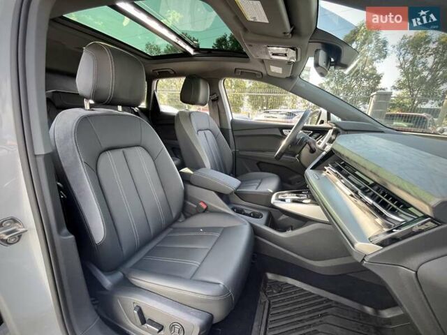Белый Ауди Q4 e-tron, объемом двигателя 0 л и пробегом 2 тыс. км за 36799 $, фото 30 на Automoto.ua